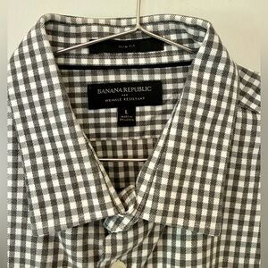 Banana Republic Men's Grey and White Plaid Shirt— wrinkle resistant